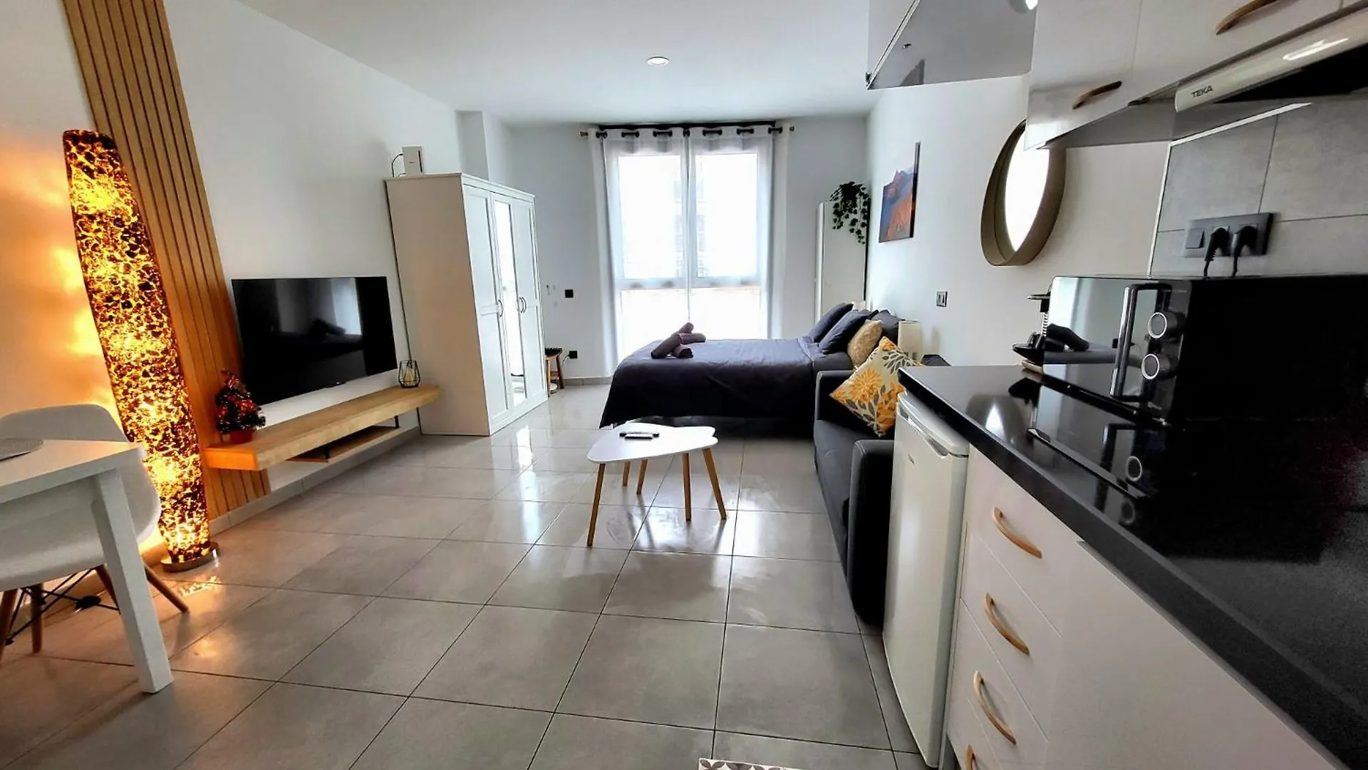 Smart Studio Waves Torremolinos